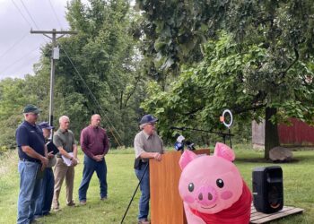 Senate Agriculture Committee Sides with Iowa’s Independent Hog Farmers and Advances Farm Bill Without Ashley Hinson’s Toxic Save Our Bacon Act