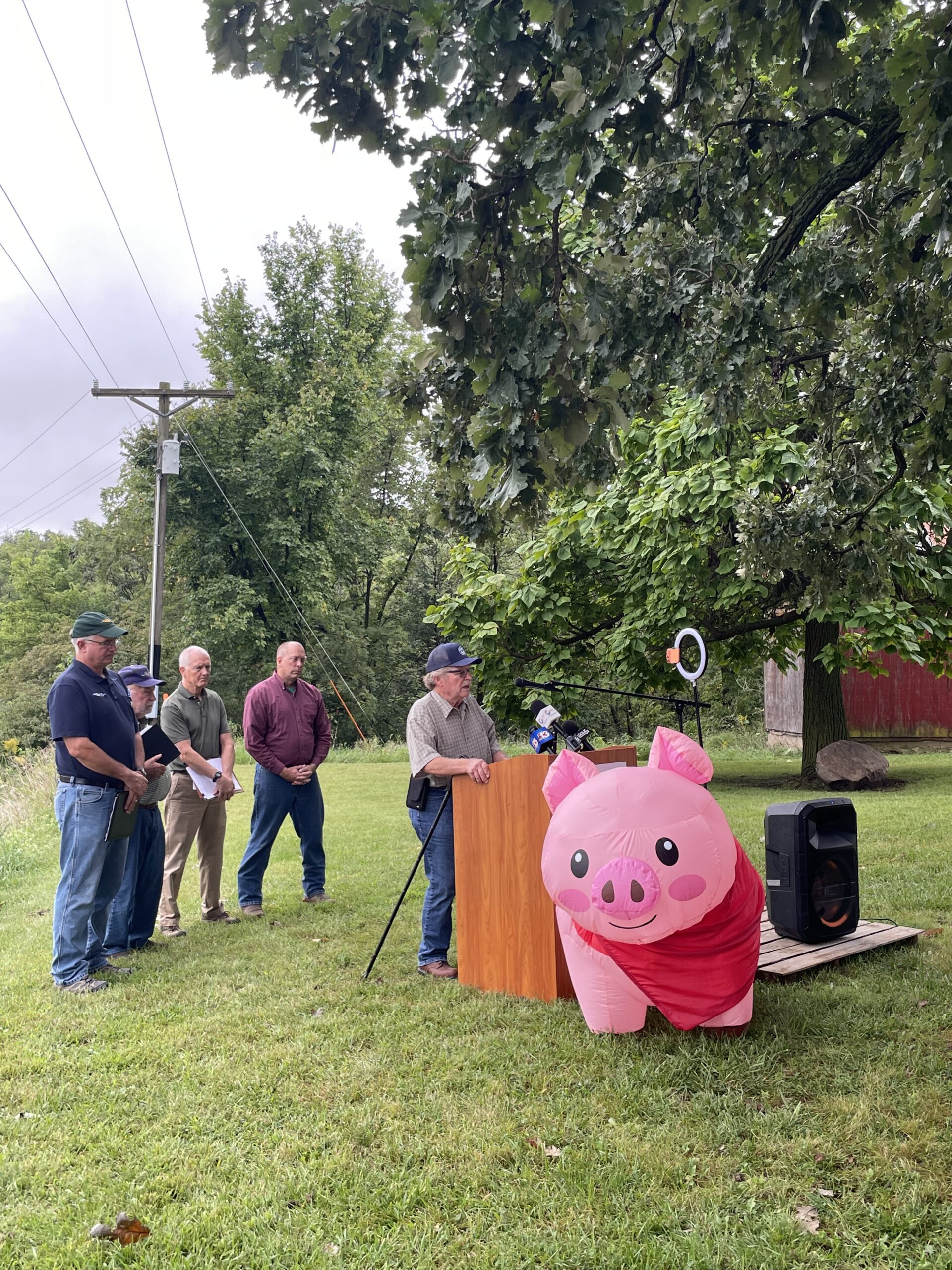  Senate Agriculture Committee Sides with Iowa’s Independent Hog Farmers and Advances Farm Bill Without Ashley Hinson’s Toxic Save Our Bacon Act